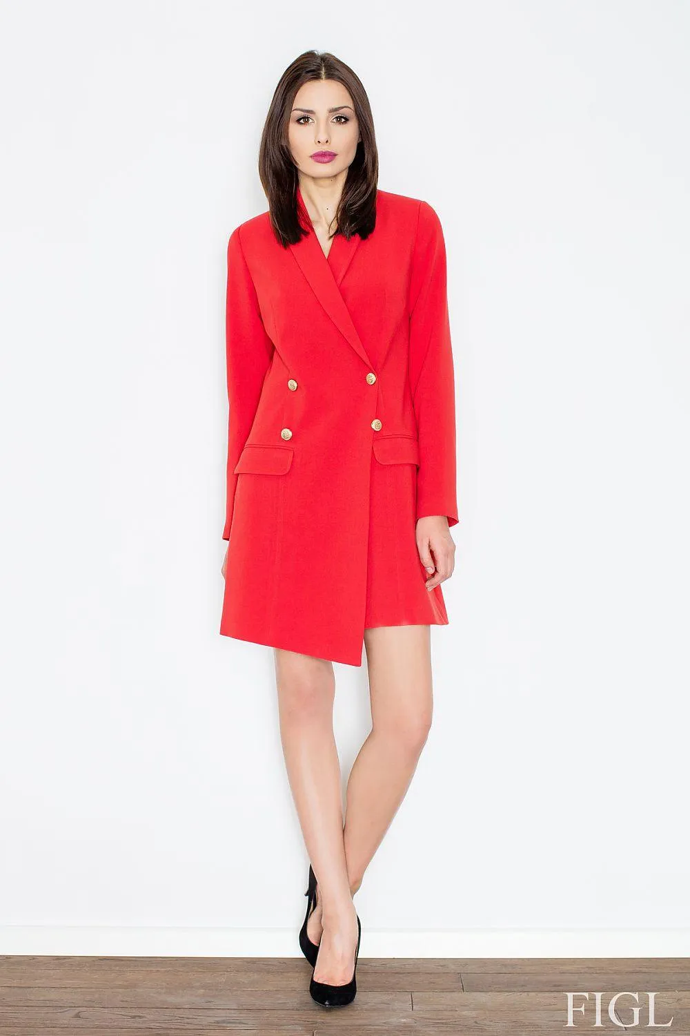 Chic Knit Daydress with Elegant Gold Accents and Unique Details